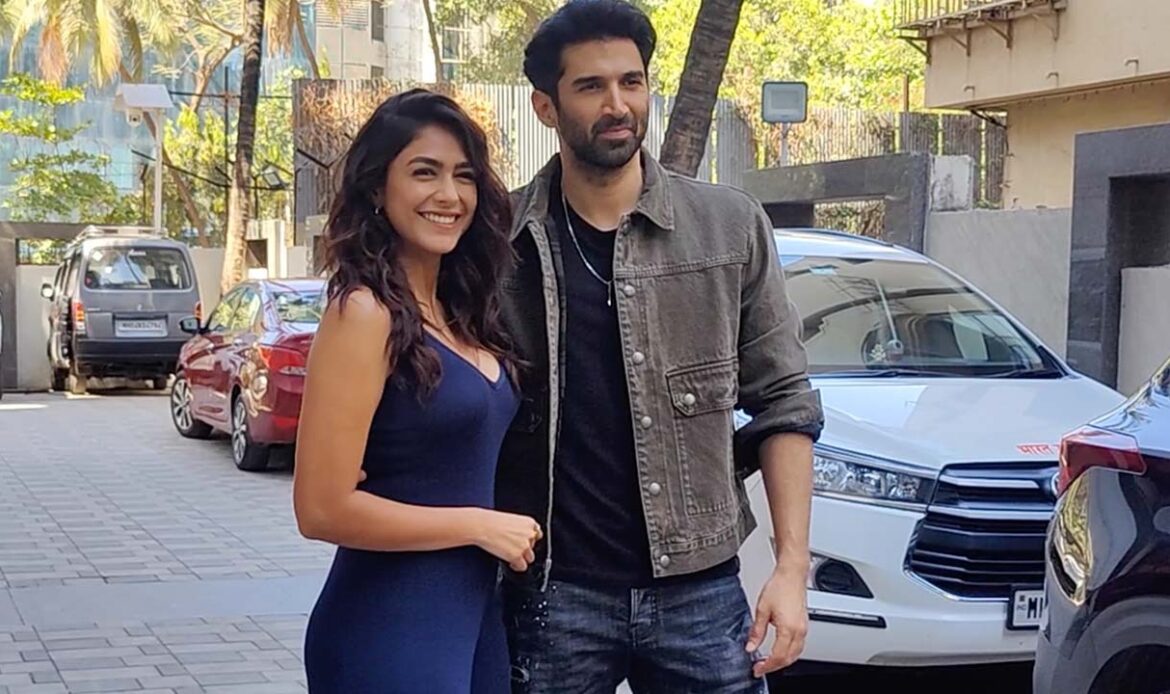 Mrunal Thakur और Aditya Roy Kapur अपनी फिल्म GUMRAAH का प्रमोशन करते दिखे T-Series ऑफिस में | Shudh Manoranjan