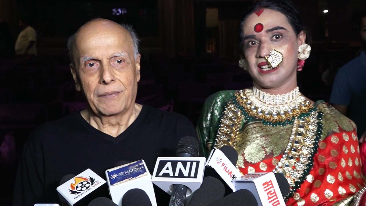 Mahesh Bhatt and Pooja Sharma spotted to watch Theater Show Called 7:40 KI LADIES SPECIAL | Shudh Manoranjan