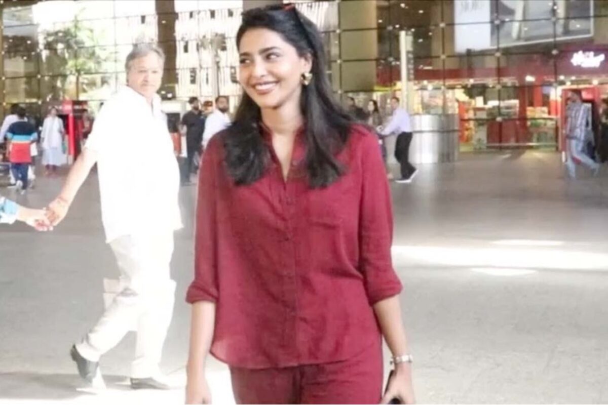 Aishwarya Lekshmi beautiful moments with media at Mumbai Airport | Shudh Manoranjan