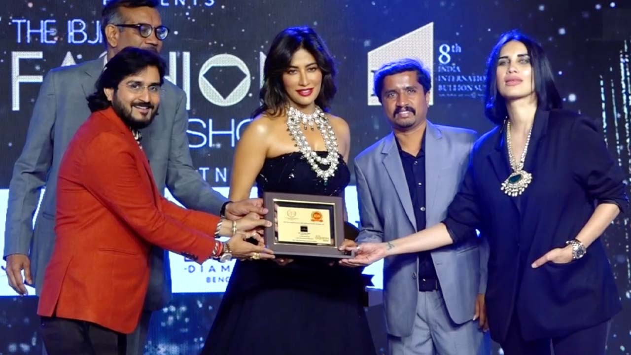 Chitrangada Singh का दिखा Ramp पर जलवा, बनी Show Stopper, Upcoming Projects की दी जानकारी