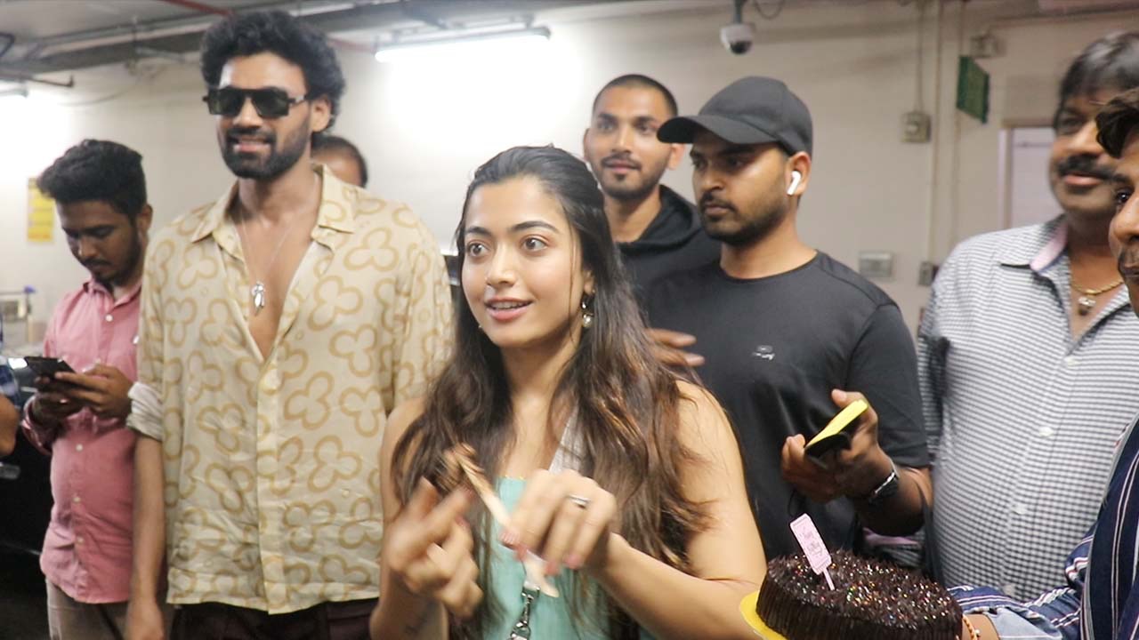 Rashmika Mandanna का पैपराजी ने Advance में मनाया जन्मदिन, Airport पर Bellamkonda Sai आईं नजर | Shudh Manoranjan