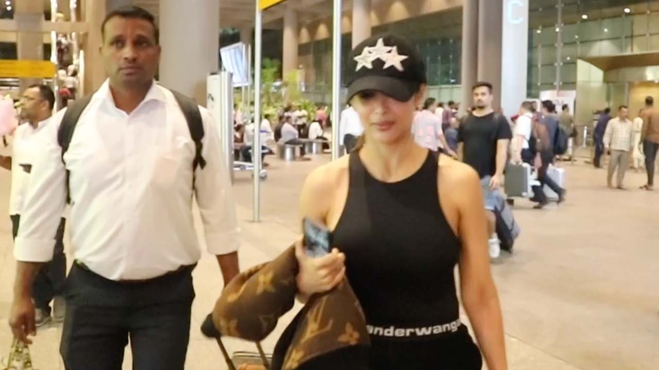 Malaika Arora looks super gorgeous, spotted at Mumbai Airport | Shudh Manoranjan
