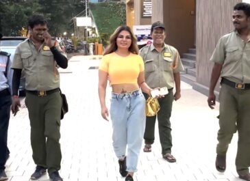 Rakhi Sawant का GYM के बाहर नया कारनामा, Security Guards के साथ किया Ramp Walk | Shudh Manoranjan