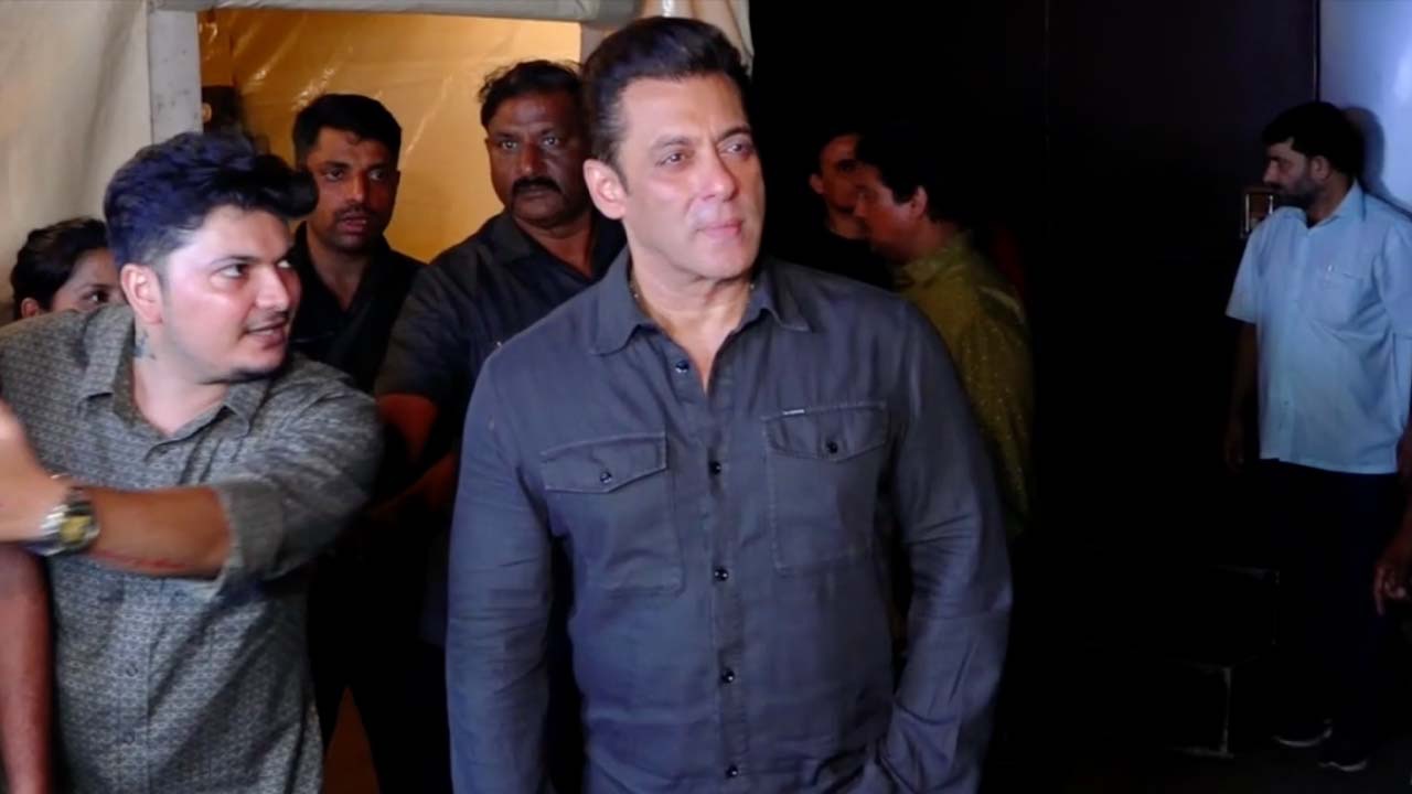 Salman Khan promotes Kisi Ka Bhai Kisi Ki Jaan at Mahboob Studio | Shudh Manoranjan